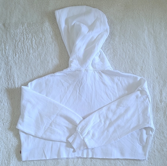 ✨️HP✨️ Levi's Cropped Smiling😊 Strawberry🍓 Hoodie - NWT - Picture 2 of 16